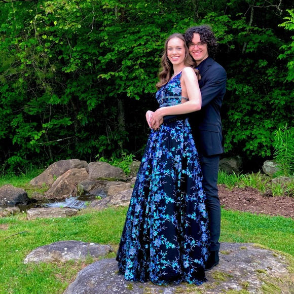 Meet your Posher, Meredith - Picture 2 of 4